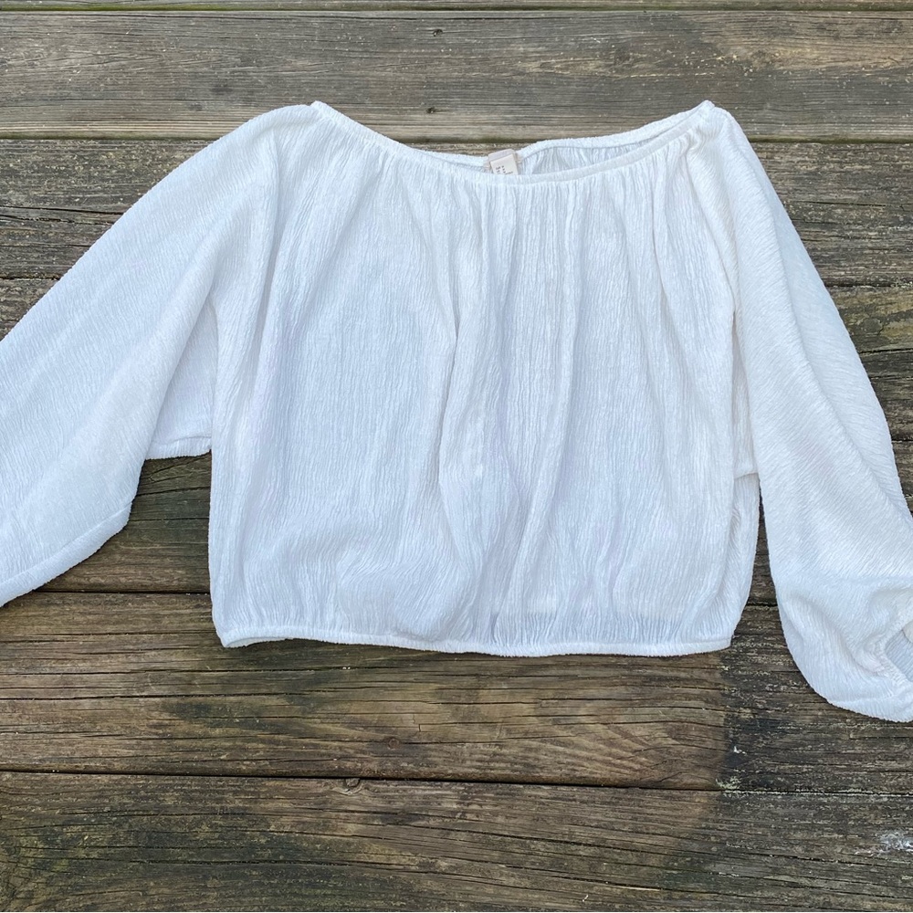H&M white on or off shoulder cropped blouse size Medium